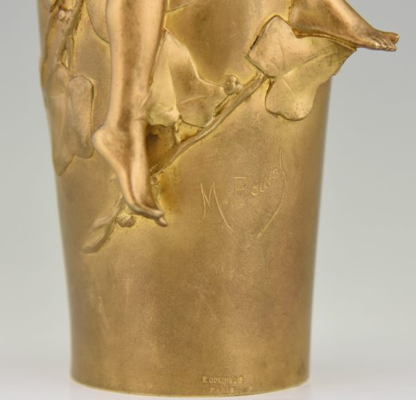Jugendstil vaas verguld brons met naakt en bladeren.