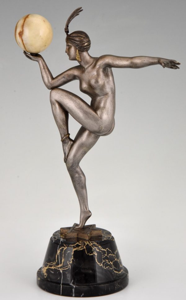 Stella Art Deco bronzen sculptuur dansend naakt met bal