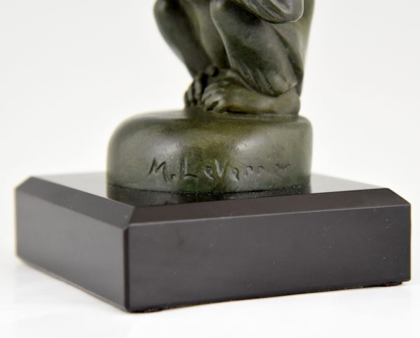 Art Deco sculptuur aap met lantaarn auto mascotte