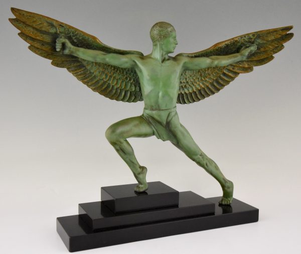 Art Deco Skulptur Ikarus Männlicher Akt mit Flügel