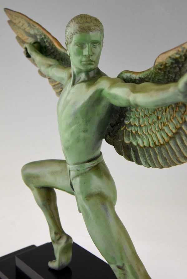 Art Deco sculptuur Icarus mannelijk naakt met vleugels