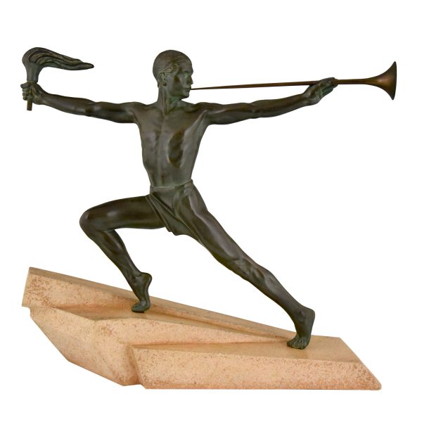 Art Deco sculpture homme nu avec trompette et flambeau