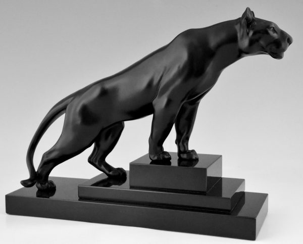 Art Deco sculpture of a panther.