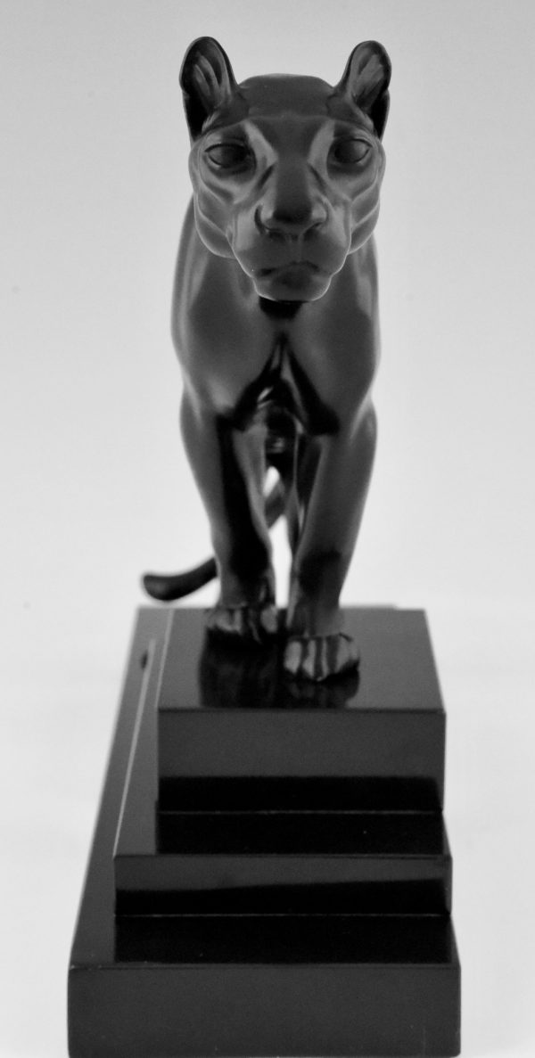 Art Deco sculpture of a panther.