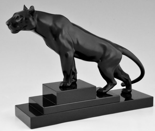 Art Deco sculpture of a panther.