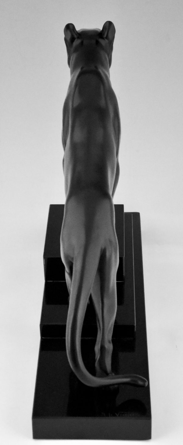 Art Deco sculpture panthère.