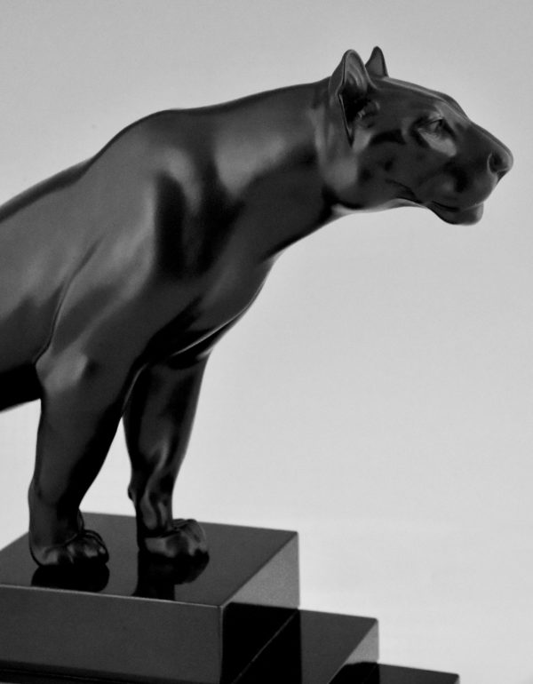 Art Deco sculpture of a panther.