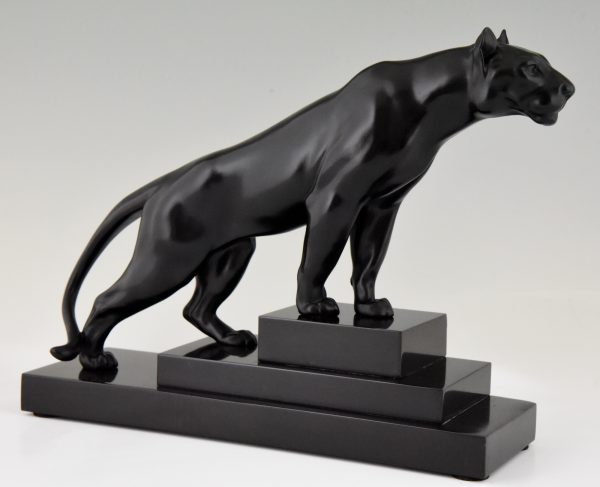 Art Deco sculpture of a panther on a stepped marble base