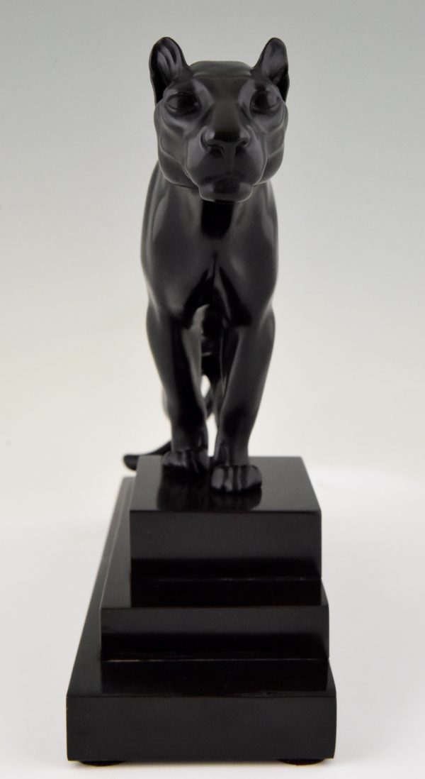 Art Deco sculpture of a panther on a stepped marble base