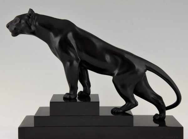 Art Deco sculpture of a panther on a stepped marble base