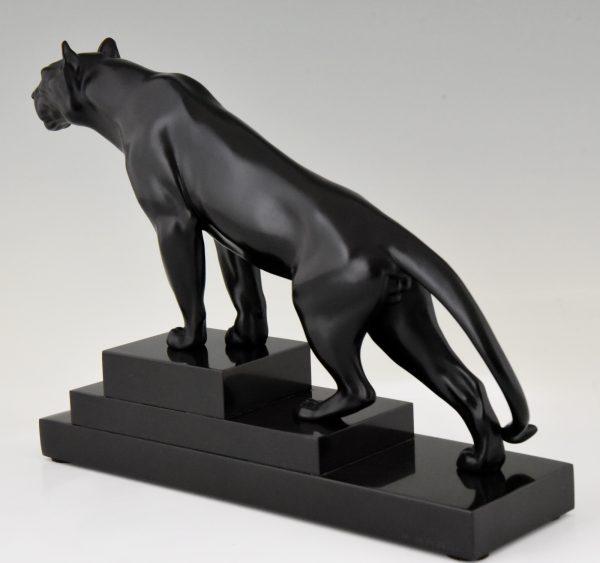 Art Deco sculpture of a panther on a stepped marble base