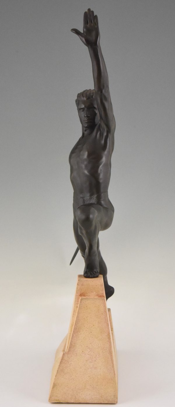 Art Deco sculpture l’homme à l’epée, le defi