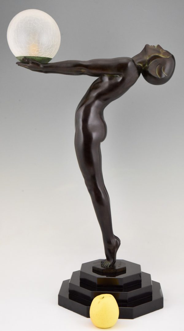 Clarté Lampe mit stehende Frauenakt Art Deco Stil 84 cm