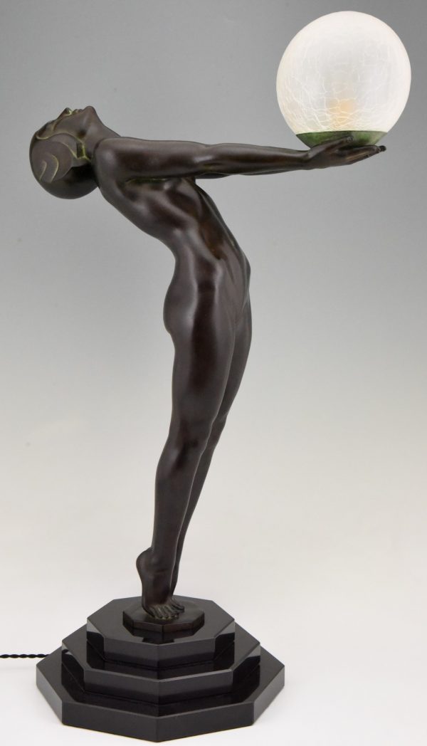 Clarté lamp femme nue tenant une globe style Art Deco 84 cm