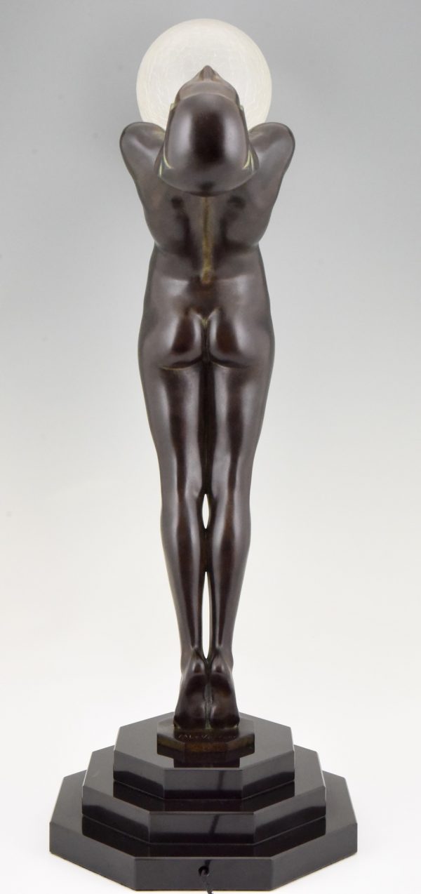Clarté lamp Art Deco stijl naakte vrouw met bal 84 cm.