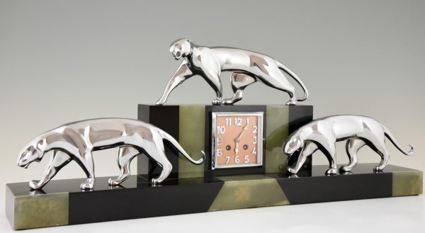 Art Deco clock with 3 bronze panthers, marble and onyx.