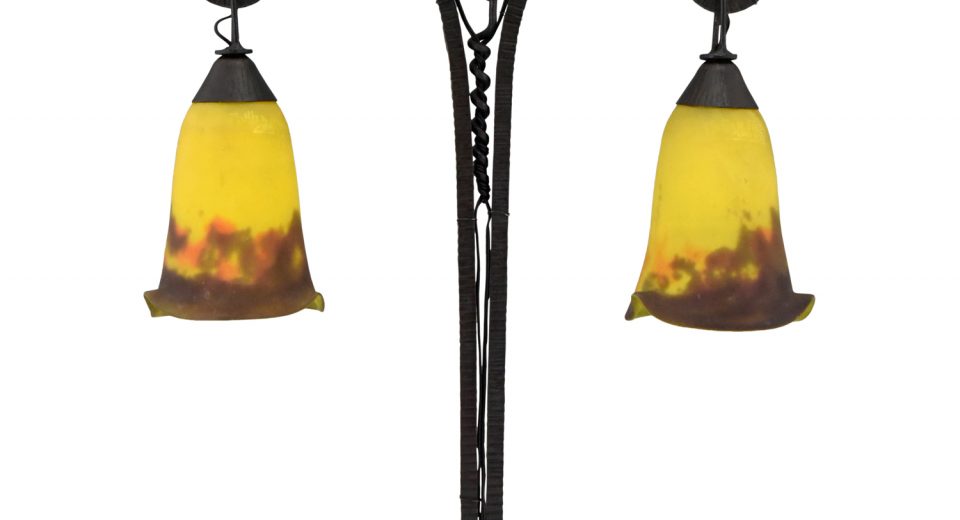 Art Deco Tischlampe Pâte de verre Glass und Schmiedeeisen Art Deco Tischlampe Pâte de verre Glass und Schmiedeeisen