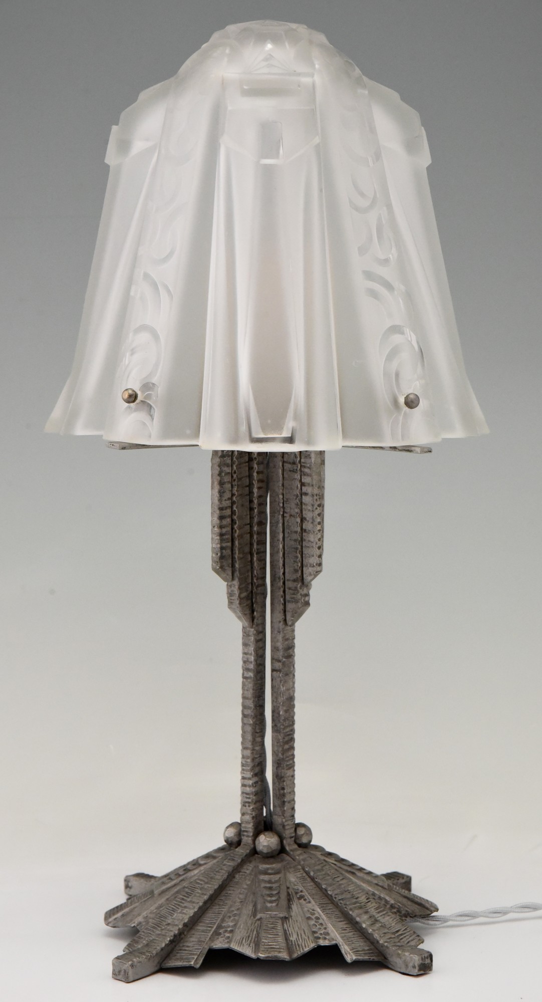 Art Deco glass and iron table lamp - Deconamic Art Deco glass and iron table lamp - Deconamic