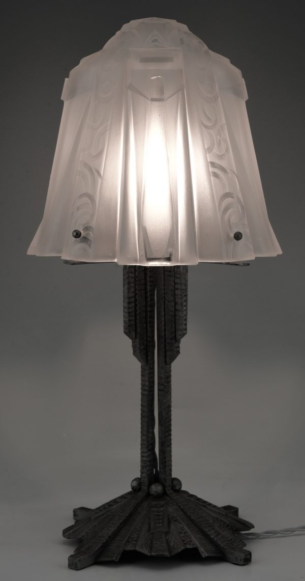 Art Deco tafellamp in glas en smeedijzer