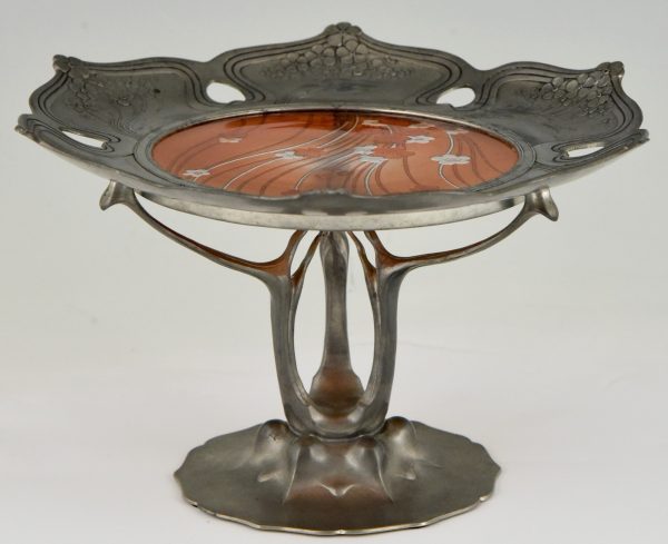 Art Nouveau schaal met geëtste en geëmailleerde glazen inleg
