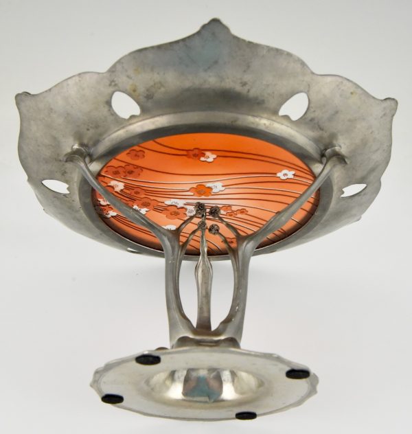 Art Nouveau schaal met geëtste en geëmailleerde glazen inleg