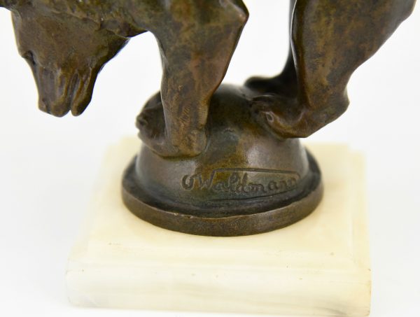 Art Deco bronzen sculptuur beer op een bal