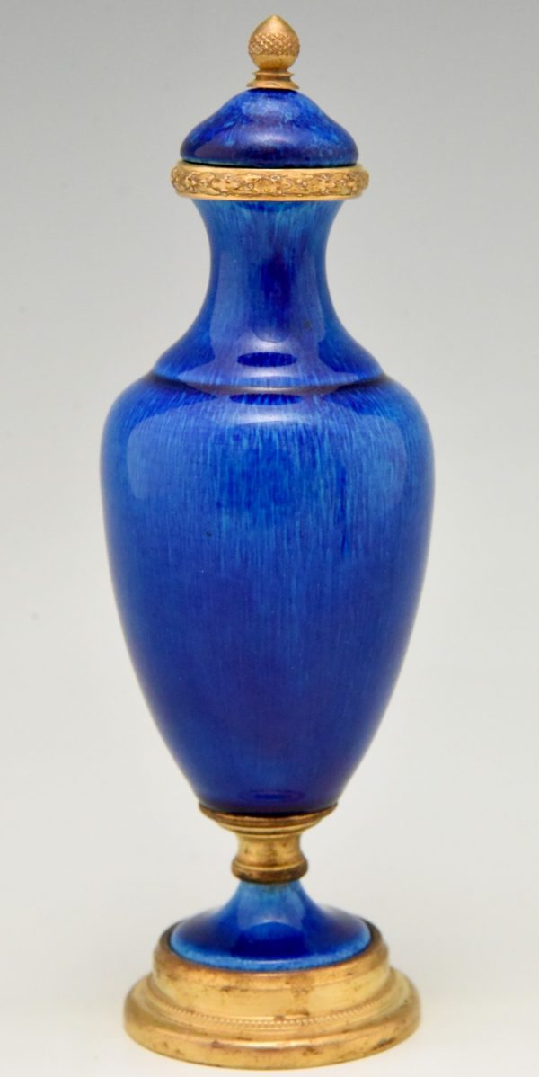 Paire de vases en céramique blue et bronze