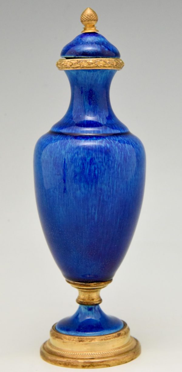 Paire de vases en céramique blue et bronze