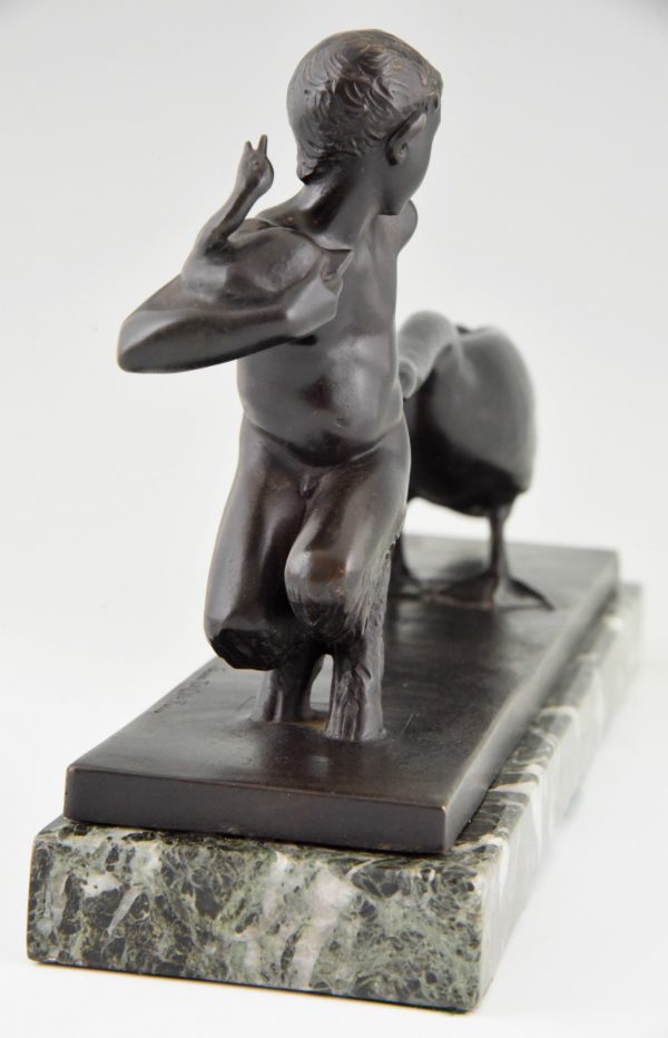 Art Deco bronzen beeld jonge sater met ganzen