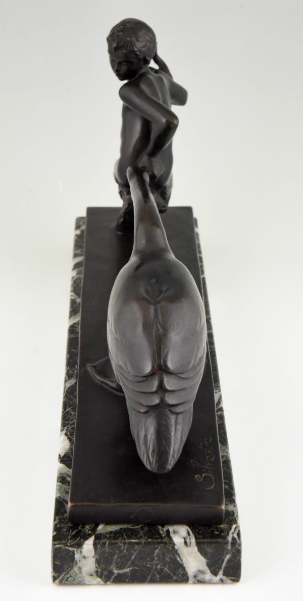 Art Deco bronzen beeld jonge sater met ganzen