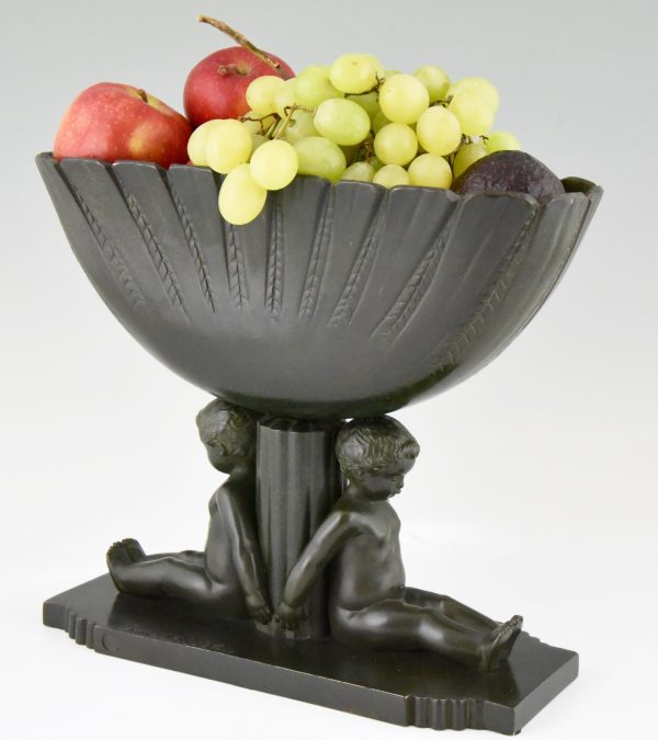 Art Deco bronze fruit of bloemenschaal met twee jongentjes