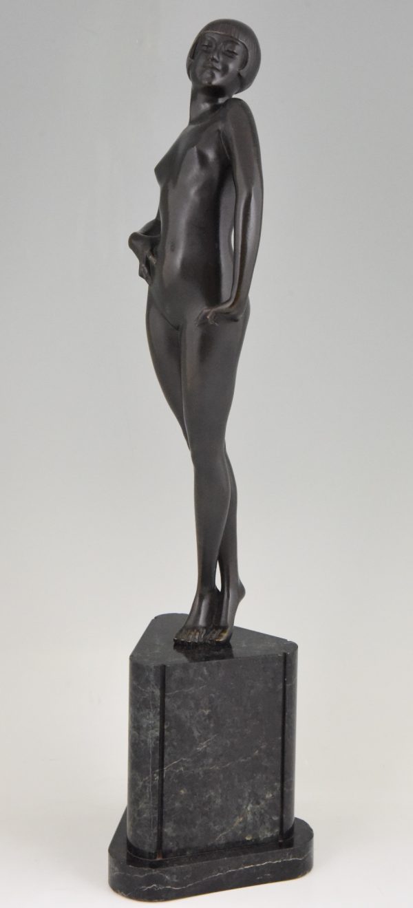 Sculpture en bronze Art Deco femme nue debout.