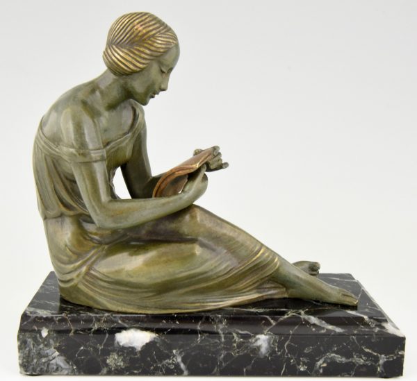 Art Deco Bronze Buchstütze Mann und Frau mit Brief.