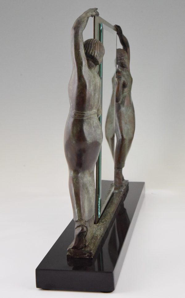 Art Deco Sculpture en bronze deux femmes tenant un mirror