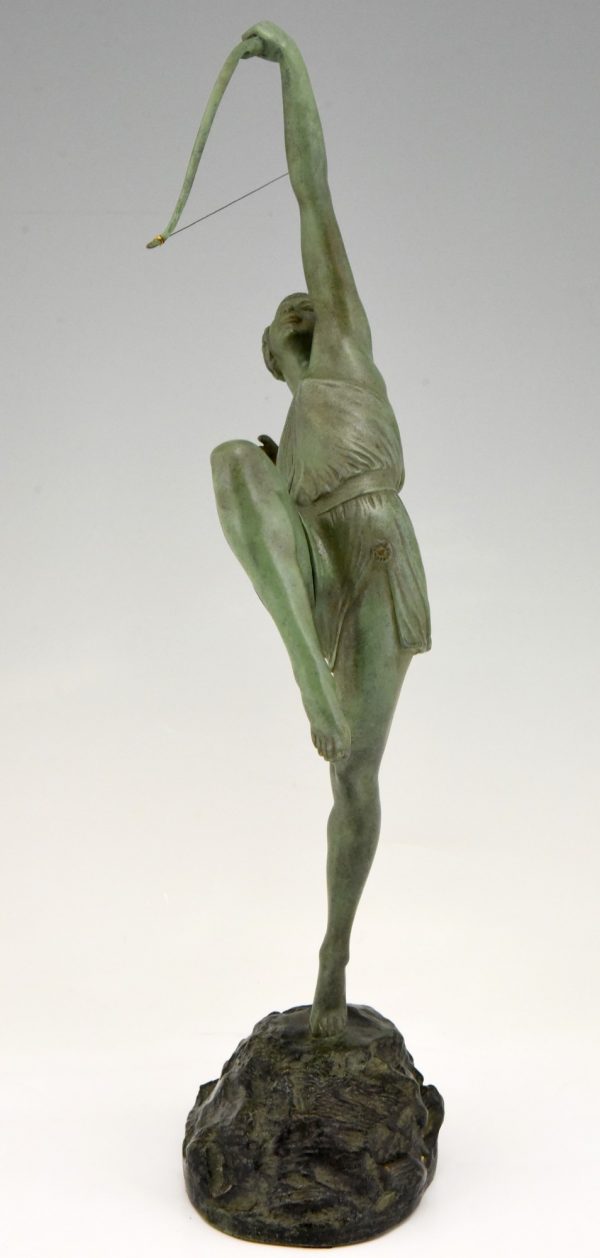 Art Deco bronze sculpture femme à l’arc Diane