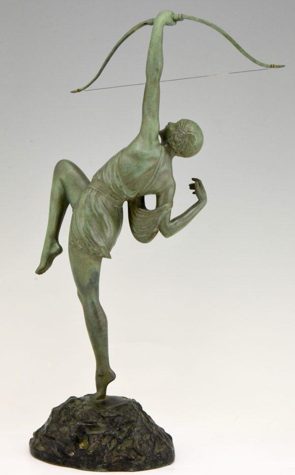 Art Deco sculptuur in brons vrouw met boog Diana