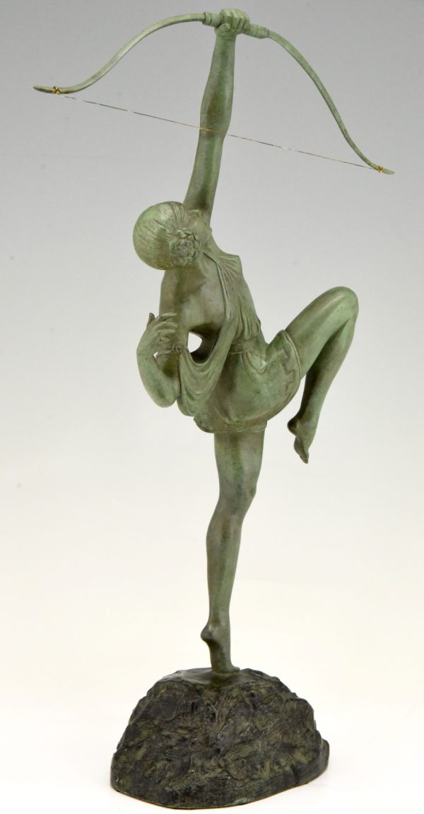 Art Deco sculptuur in brons vrouw met boog Diana