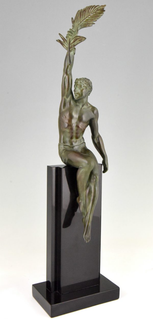 Art Deco Skulptur atletischer Mann mit Palmzweig Victory