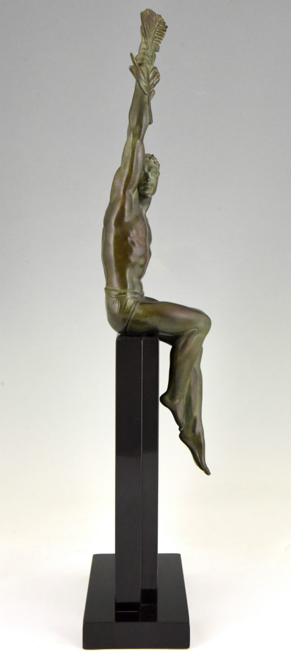 Art Deco sculpture athlète avec feuille de palme Le Vainqueur