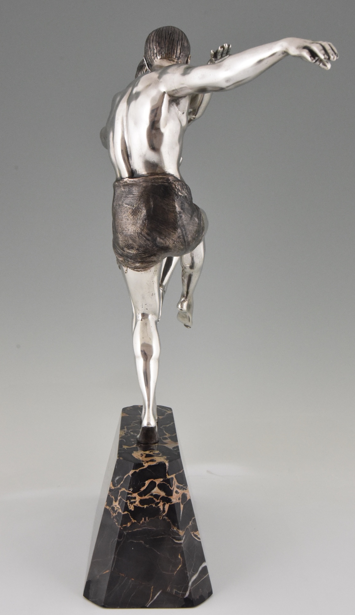 Art Deco silvered bronze sculpture of a dancing couple. Art Deco silvered bronze sculpture of a dancing couple.