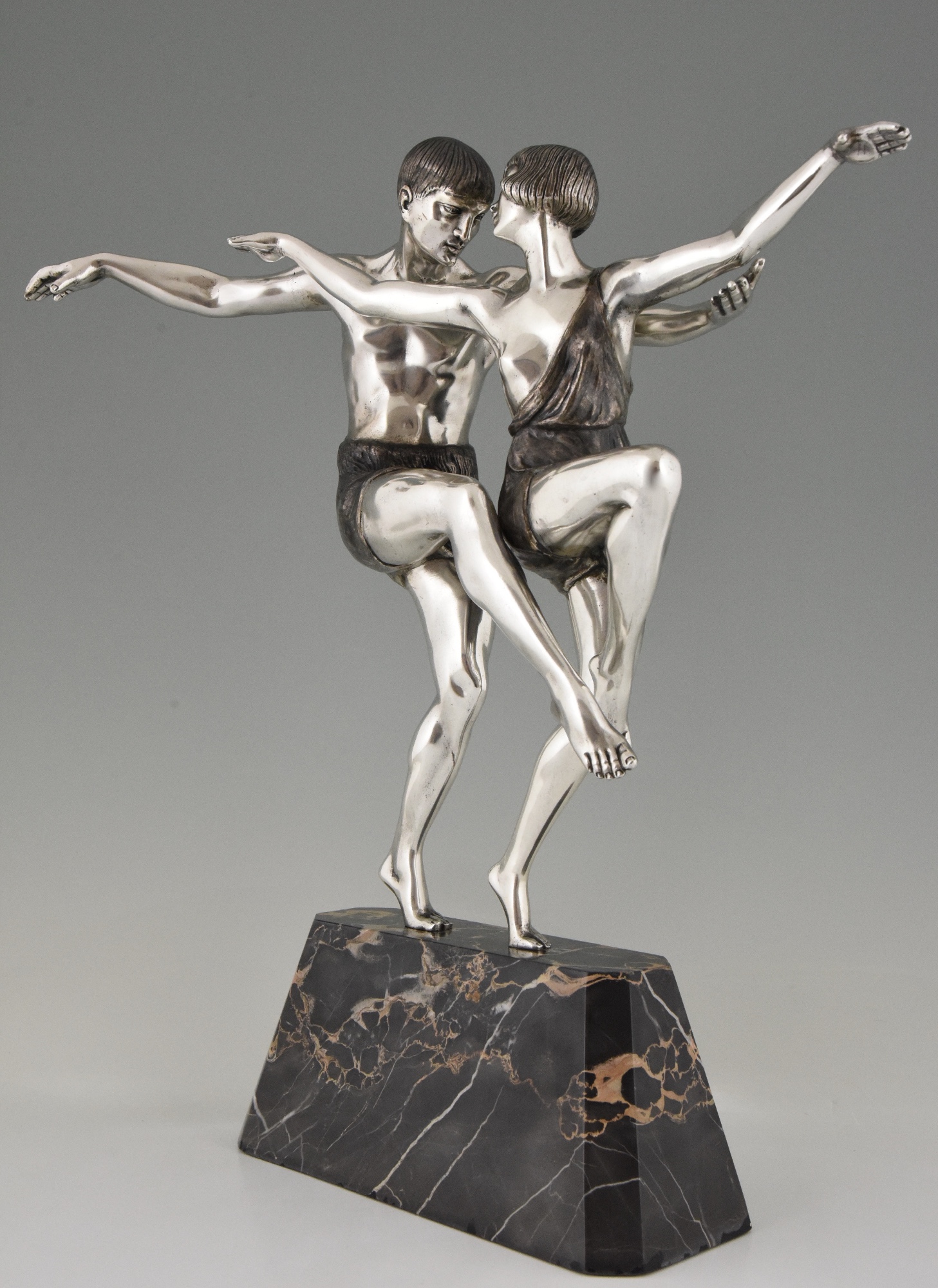 Art Deco silvered bronze sculpture of a dancing couple. Art Deco silvered bronze sculpture of a dancing couple.