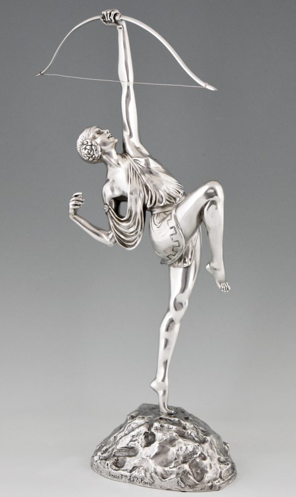 Art Deco Skulptur Bronze versilbert Frau mit Bogen Diana