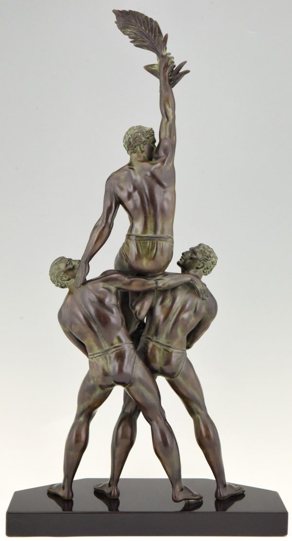 Victory Art Deco sculptuur met drie atletische mannen