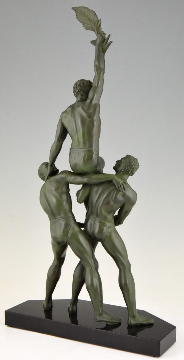 Victory Art Deco sculptuur met drie atletische mannen