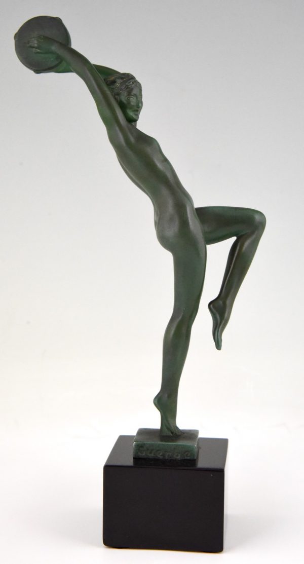 Sculpture Art Deco danseuse nue au tambourin