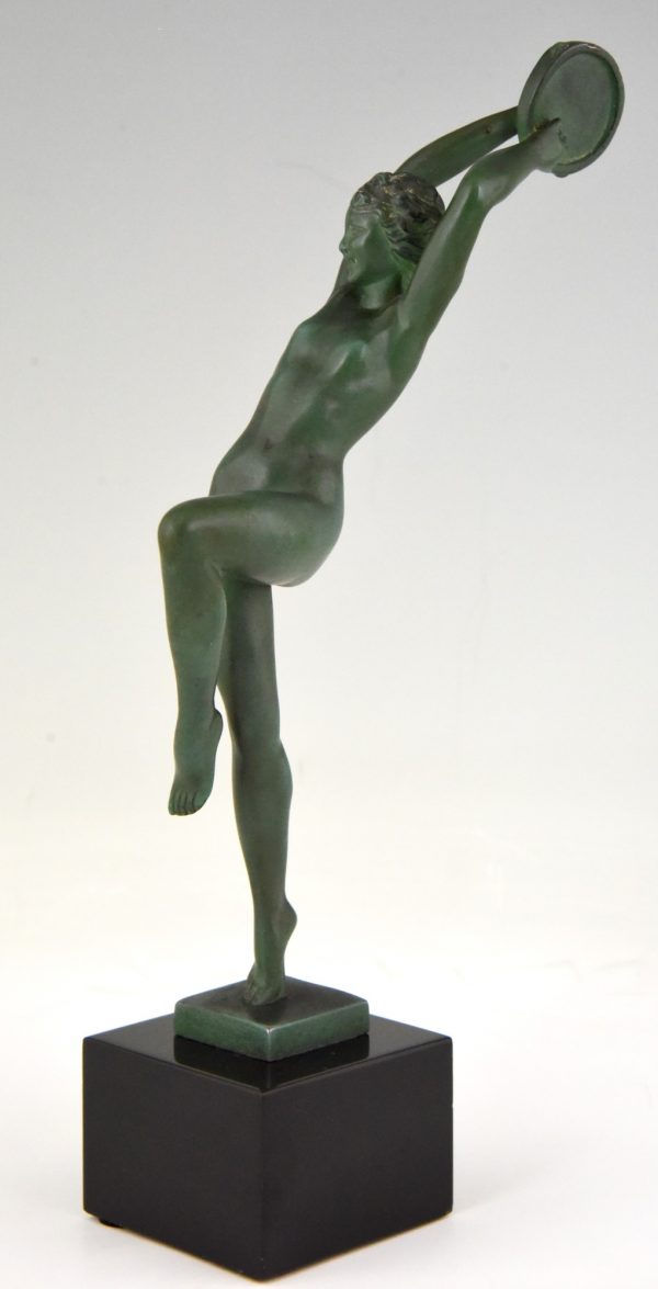 Sculpture Art Deco danseuse nue au tambourin