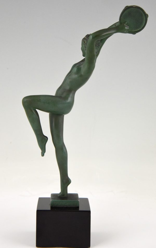 Sculpture Art Deco danseuse nue au tambourin