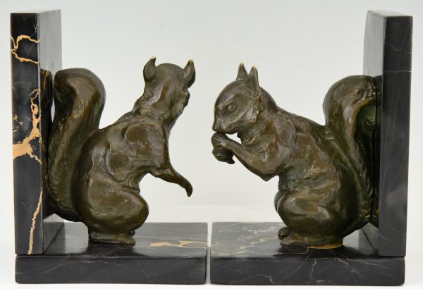 Art Deco boekensteunen met bronzen eekhoorns