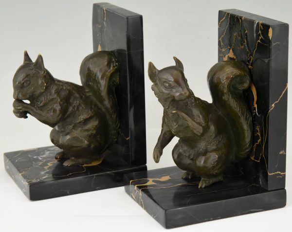 Art Deco Buchstütze Bronze Eichhörnchen