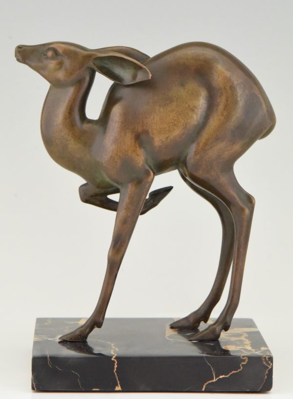 Art Deco sculpture en bronze d’une biche